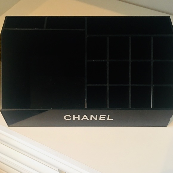 Authentic Chanel cosmetics holder - Picture 3 of 8
